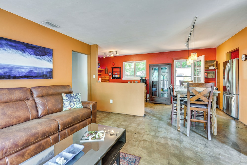 Fort Walton Beach Home ~ 2 Mi to Okaloosa Island!