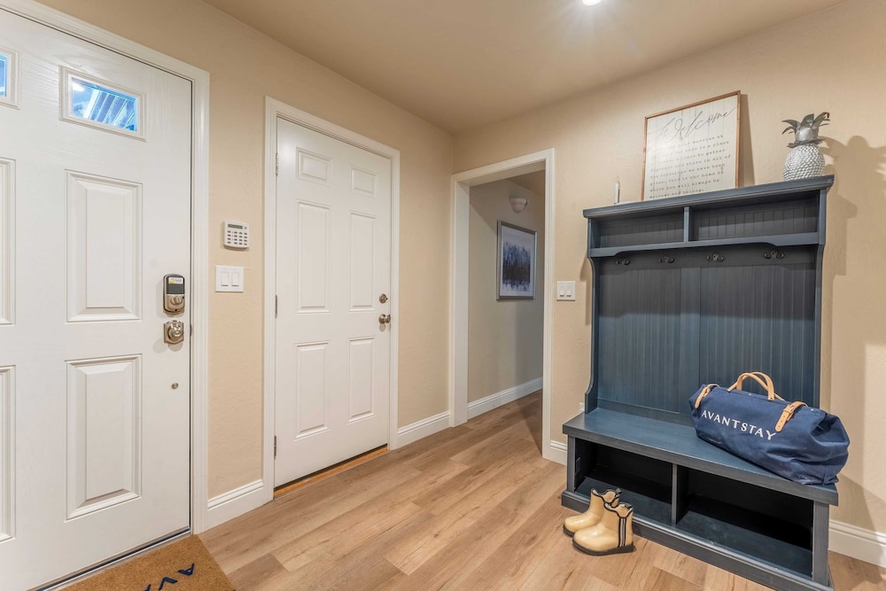 Views + Mins to Skiing, Lake, & Incline Village Incline Serenity by Avantstay