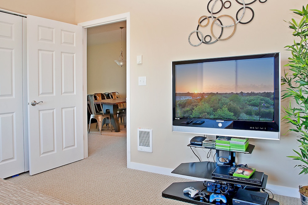 Outlook Condos at Oyhut Bay Resort