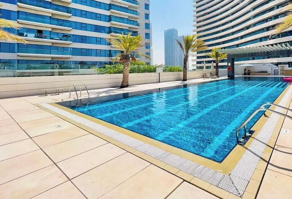 Bloomfields Elegant 2BR In Wave Tower