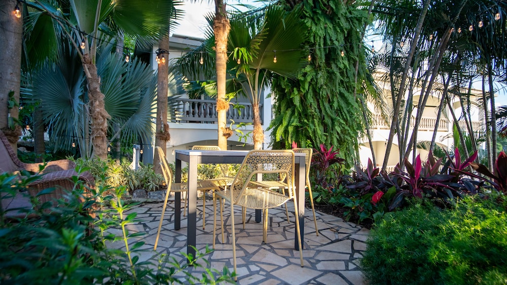 Lazy Parrot Inn - Property Image 27