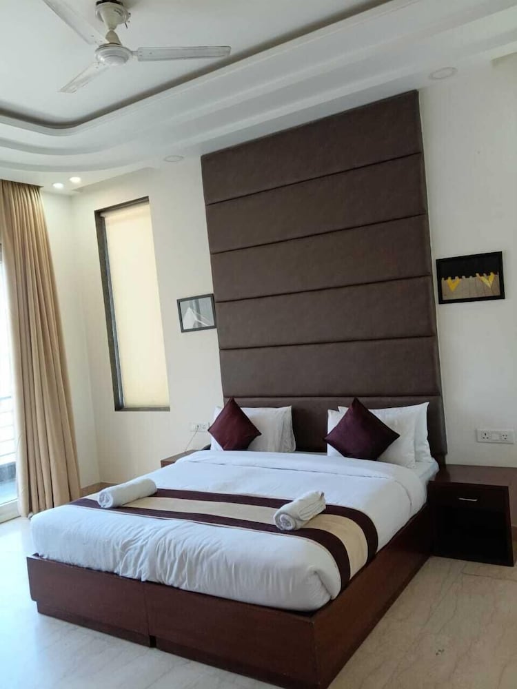 Hotel Florence and Banquets By Elite Sol