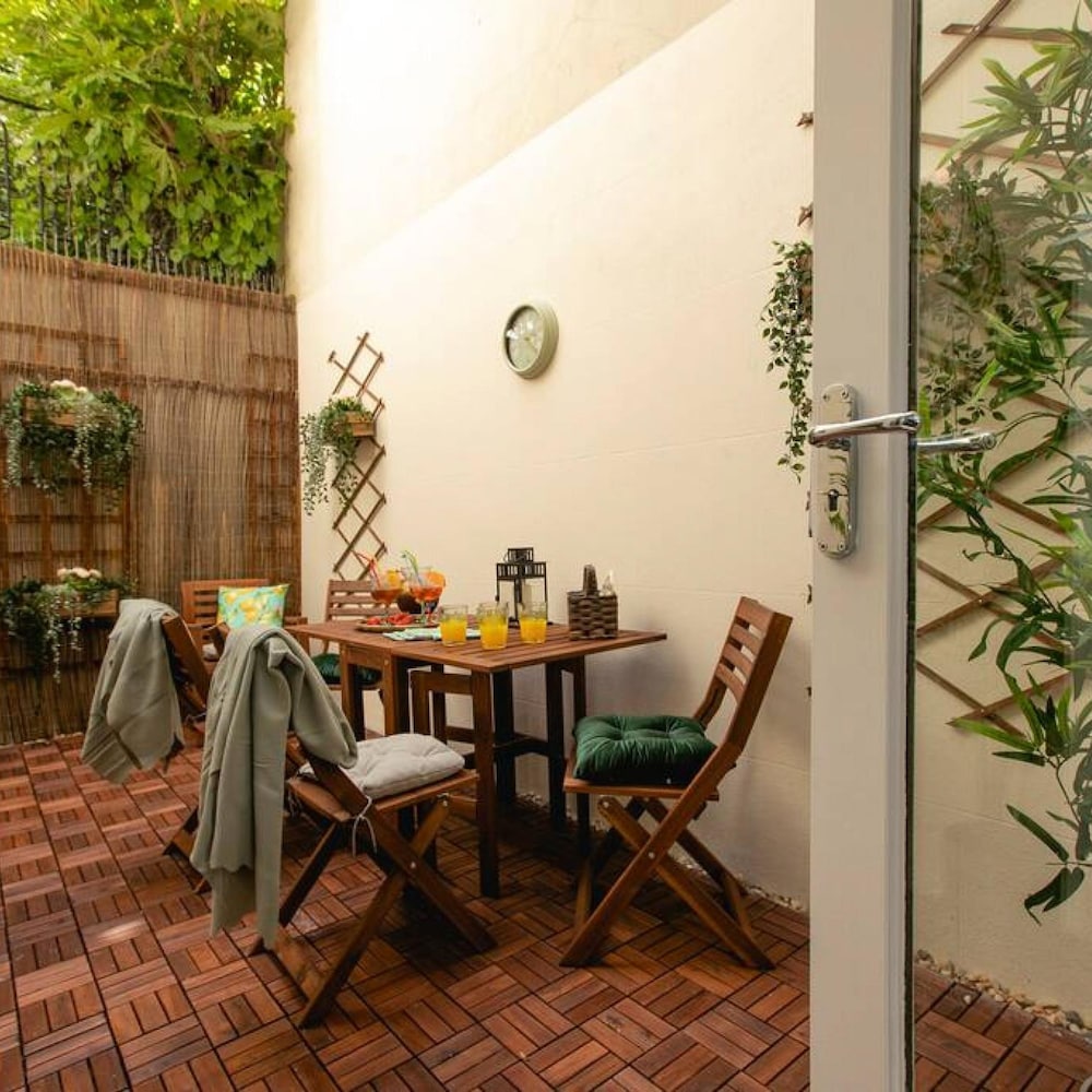 Short Walk to Brighton Beach Condo With Patio