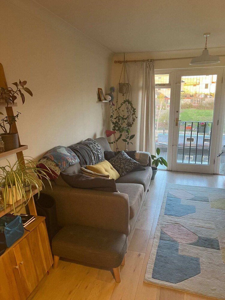 Tranquil 1 Bedroom Apartment With River View
