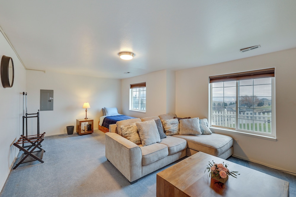6 Mi to Dtwn Lewiston: Quiet Home w/ Views