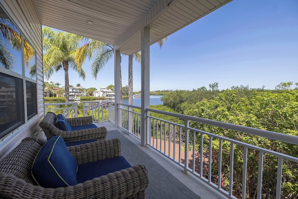 6B Waterfront Game Room Pool Hot Tub Dock