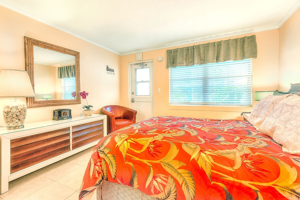 Tropic Terrace #3 - Beachfront Rental Studio Bedroom Condo by RedAwning view 3