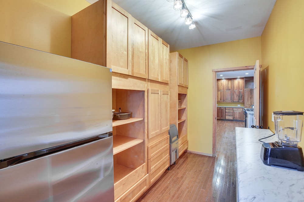 Bethpage Home w/ Private Hot Tub Game Room! - Property Image 3