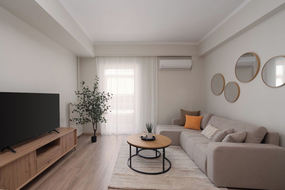 Classic Apartment in Piraeus, walk to Zeas Marina