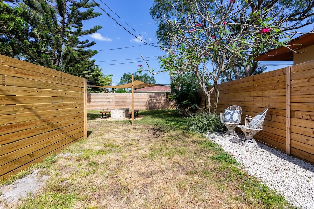Peaceful Beach Oasis With Free Parking
