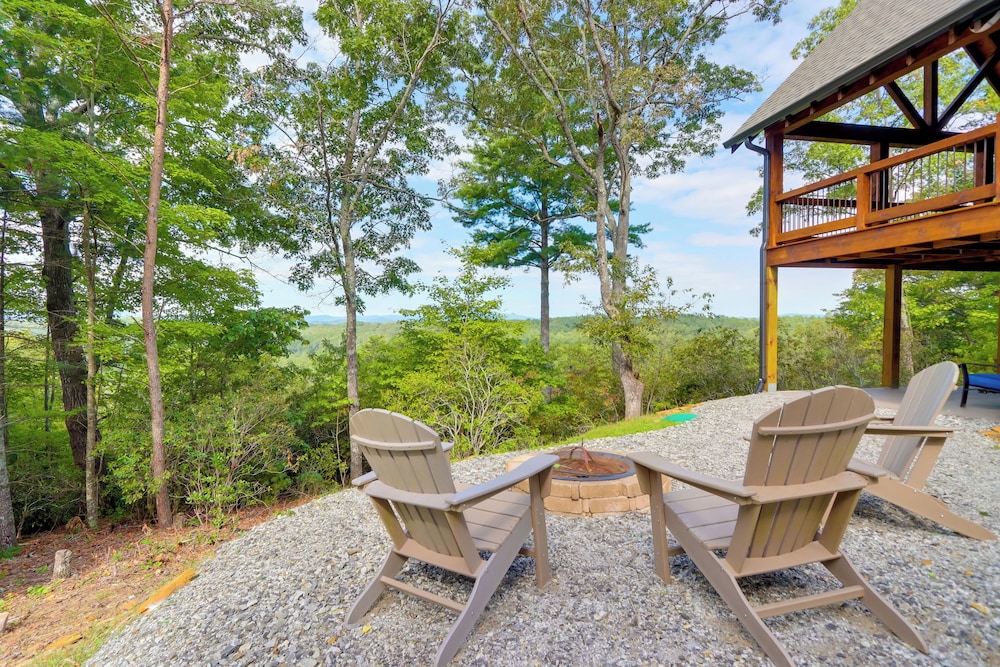 Deck, Panoramic Views: Serene Mineral Bluff Cabin!