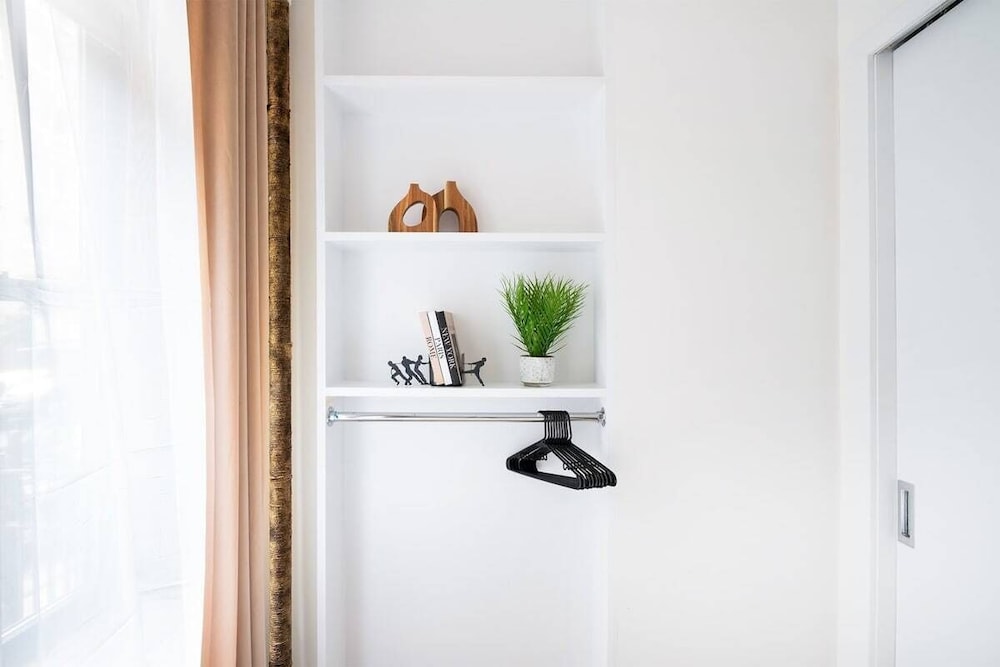 48 Midtown West Apt