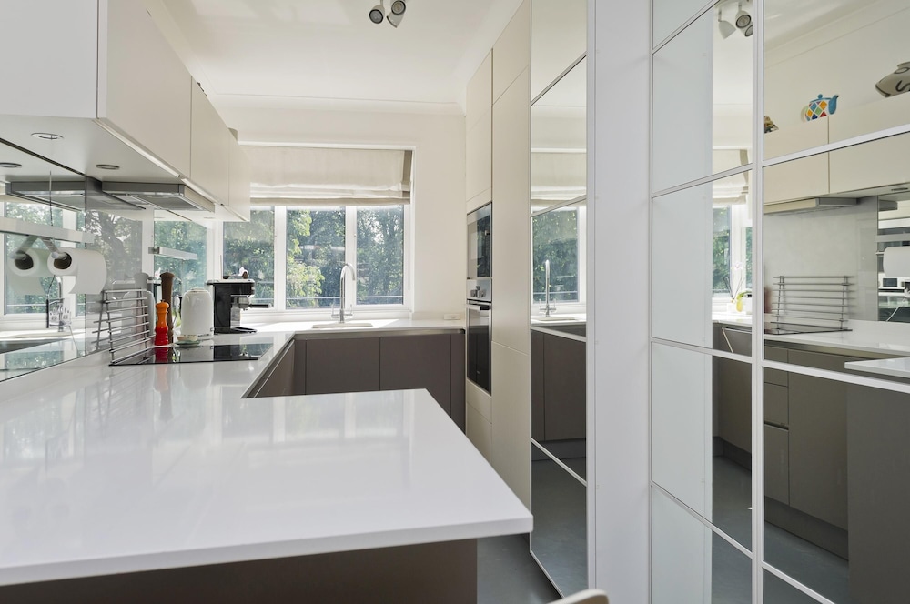 Elegant 3 bed Flat Earls Court