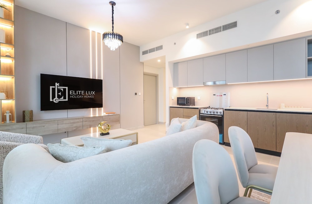 Elite LUX Holiday Homes - Dubai Creek Oasis 2BR Luxe w Burj View