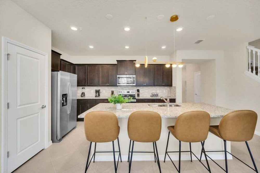 5 Bedroom Townhome With Private Splash Pool! 5 Townhouse