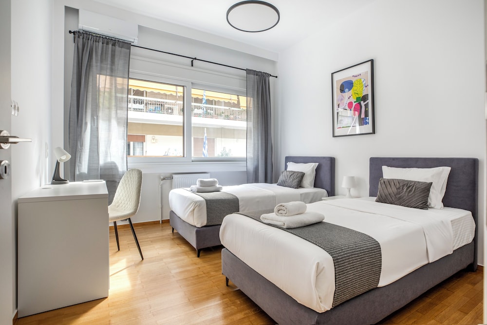 Cozyopolis - Timeless 3-BR in Athens