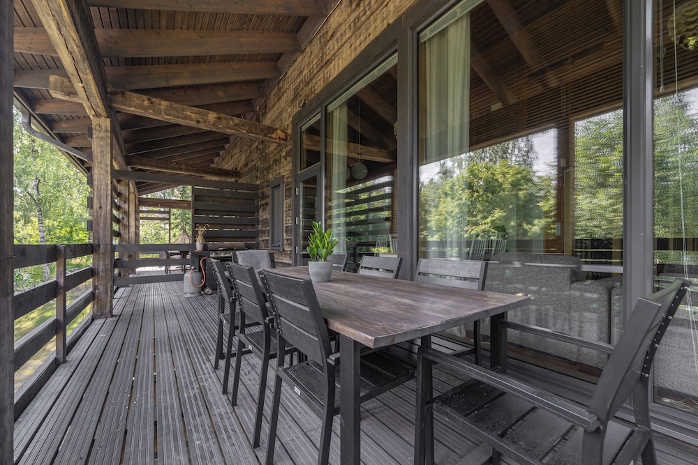 Scenic Lakeside Cabin in Tahko - Hot Tub