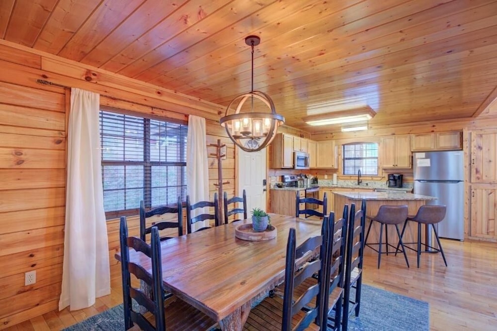 All Ya Need 4 Bedroom Cabin