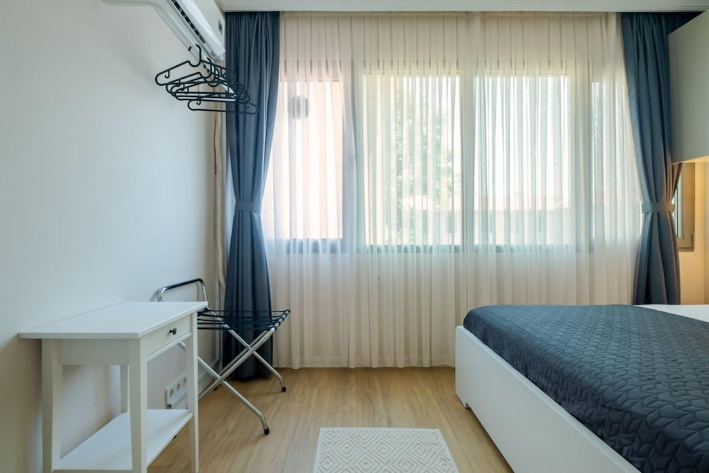Spectacular Flat Near Bull Statue in Kadikoy