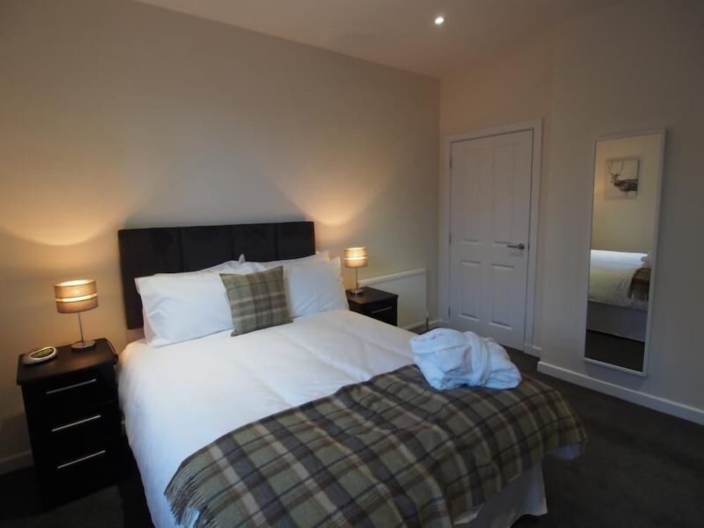 Wallfield Field Apartments view 4