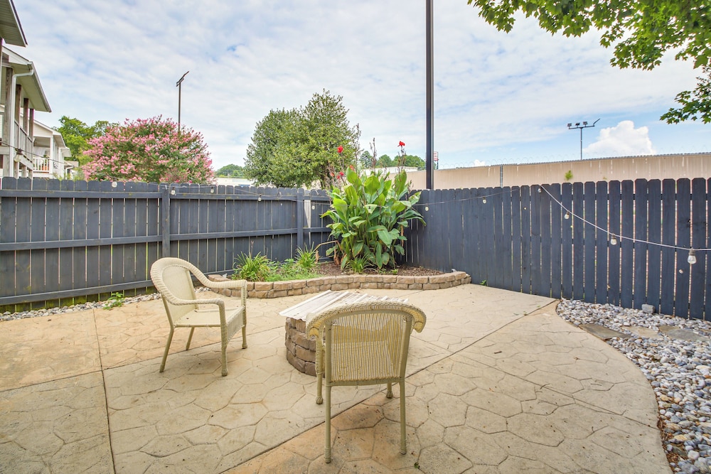 Townhome Near Lake Hamilton & Race Track!