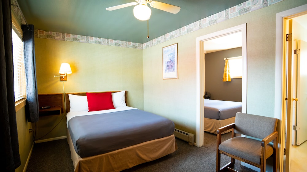 Triangle Motel