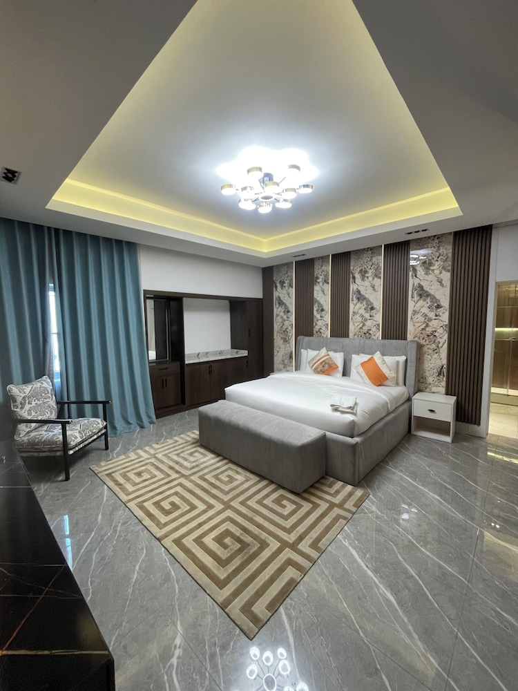 Sujimoto Residences Precious
