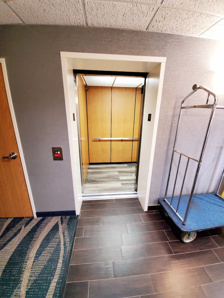 Mount Pleasant Vacations - Americas Best Value Inn Suites Racine - Property Image 1
