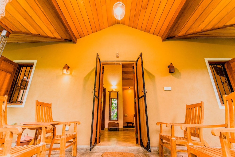Villa Shade