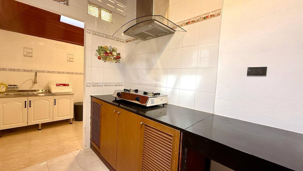 Valley 41 - 2 bdr Private Villa Near Phuket Town