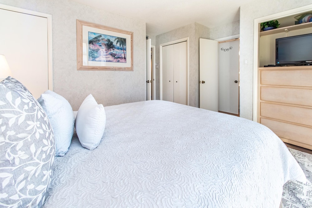 Leeward 308 at Edgewater