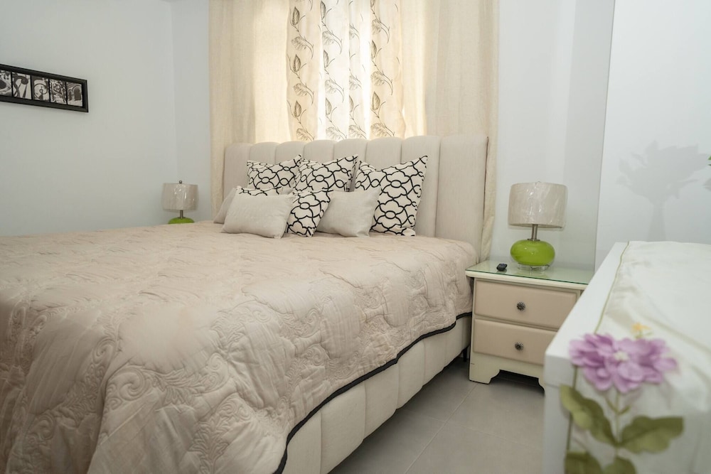 Featuring City Views, 1Br Downtown Stylish 2 Bt Sleeps 2 Wifi Gym Cine 2C view 3