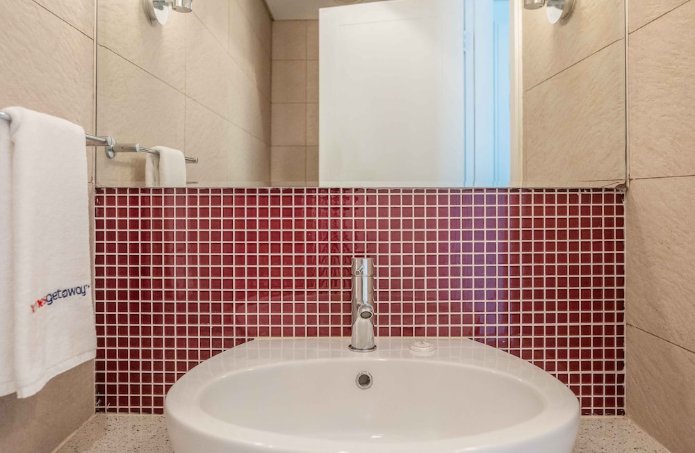 Spacious 2BR Marina Residence 4