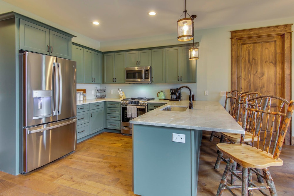 Sip on Deck & Enjoy Views! Mtn Lodge in Glenville