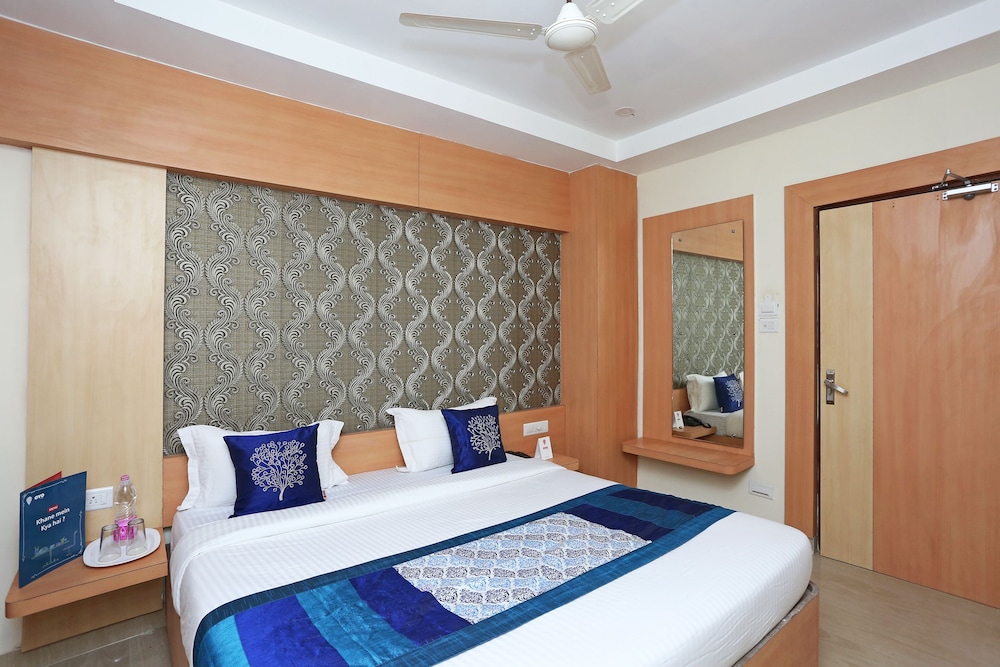 OYO 9048 Hotel Lucifer