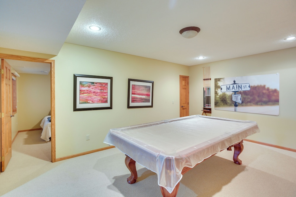 Hot Tub + Fireplace: Cozy Home on Howard Lake!
