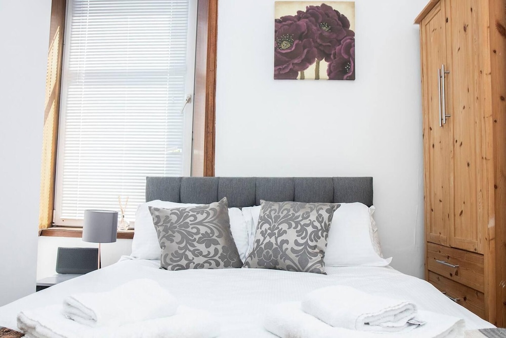 The Summit West End - 1BR Cosy Flat, Central, Wifi view 3