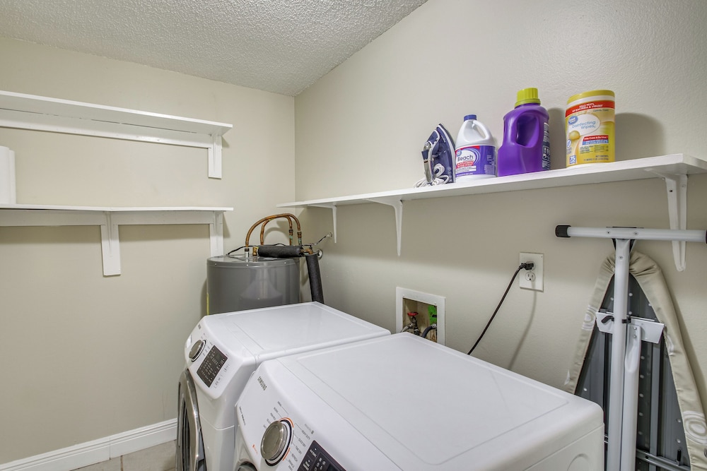 Shop, Dine & Visit Uwf: Pensacola Home w/ Yard!
