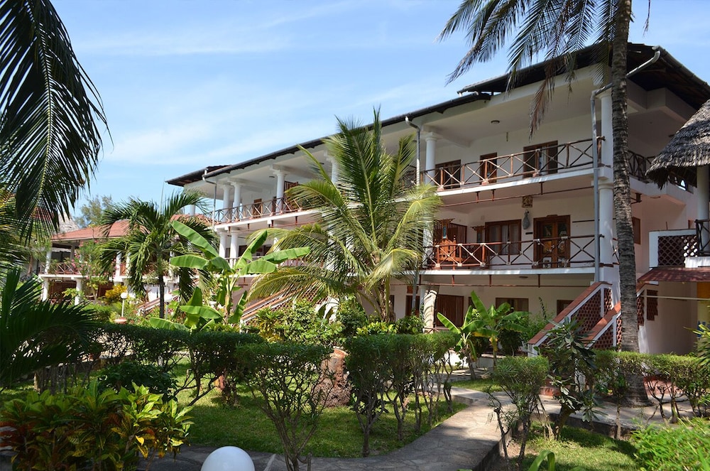 Ascot Residence 2 Minutes Walk to the Beach view 4