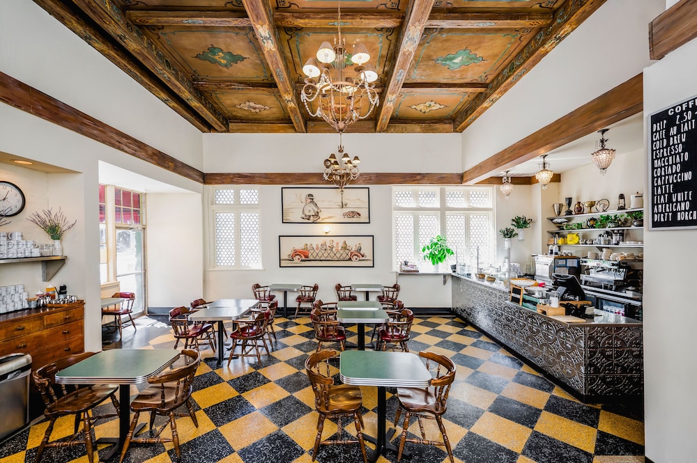 New Orleans Vacations - The Pontchartrain Hotel - Property Image 1