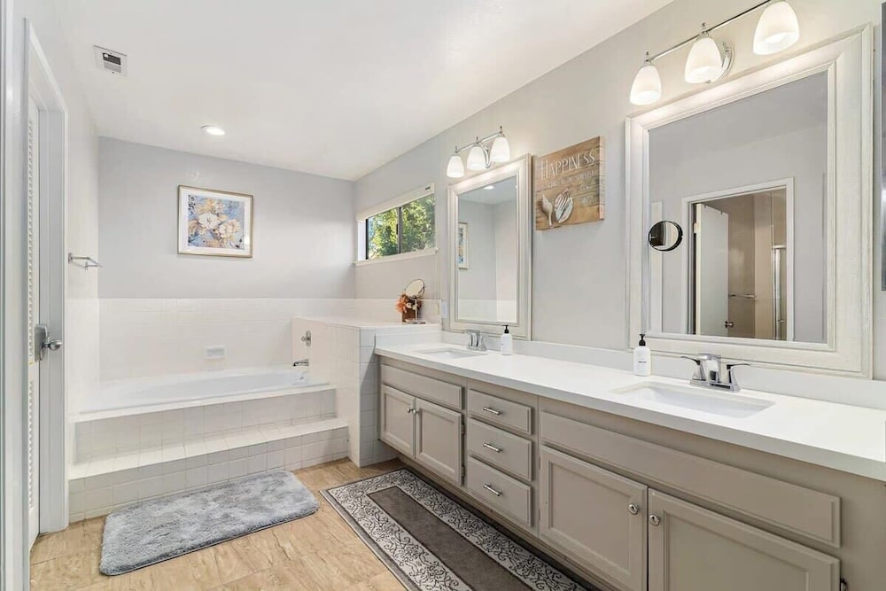 @ Marbella Lane - 4BR Siliconvalley Gempool House