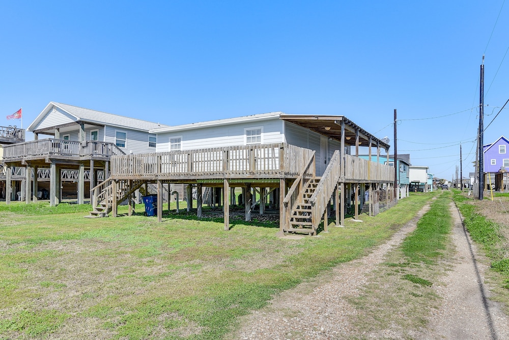 Texas Stilt House: Walk to Surfside Beach! view 2