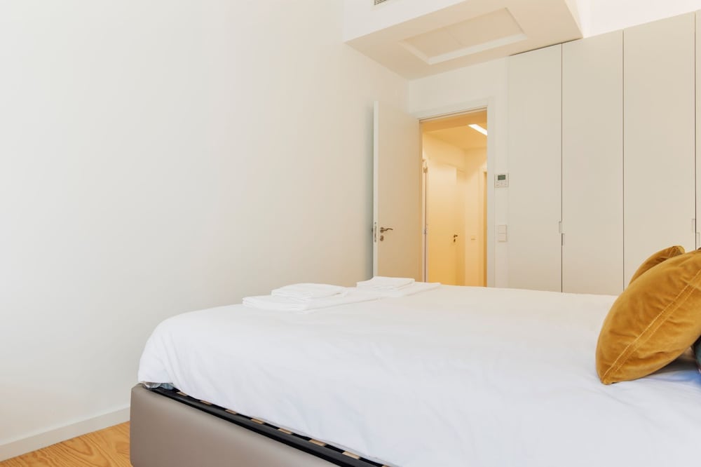 Trendy & Classic 2 Bedroom Apartment view 5