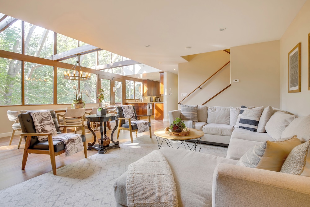 Walk to Lake Arrowhead Village: Gem w/ Lake Access