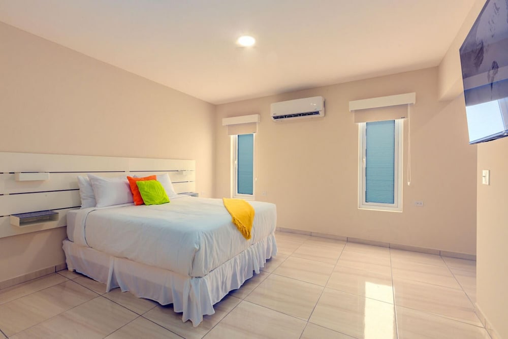 NEW 3BR 3BA Villa w Modern Decor and Private Pool