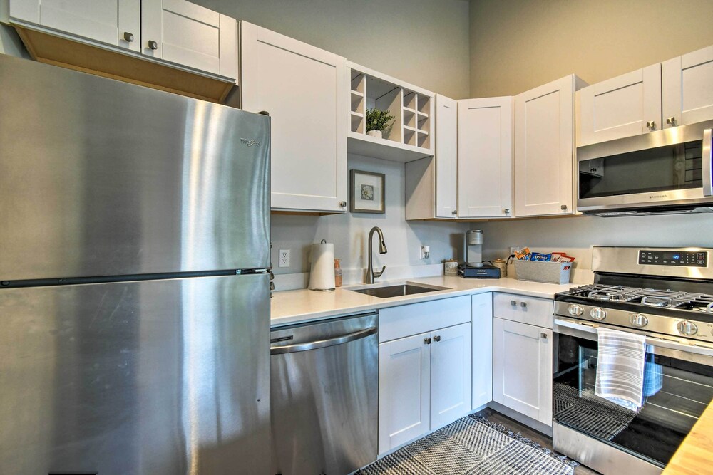 Cozy Cottage on the Coast Near Downtown Westport! view 3