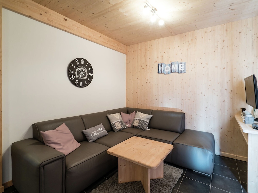 Appealing Chalet With hot tub