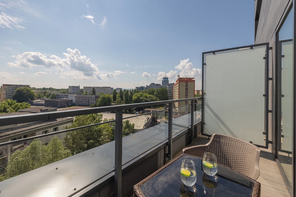 Modern Studio Hanza Tower by Renters