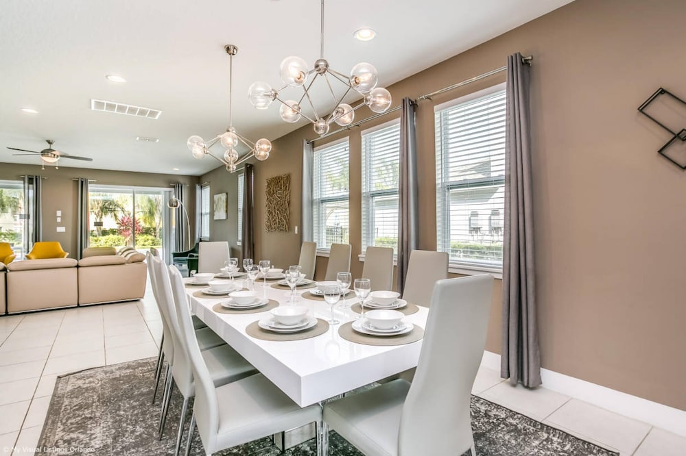 Stylish Family Home Sleeps 22 Enc101 view 4