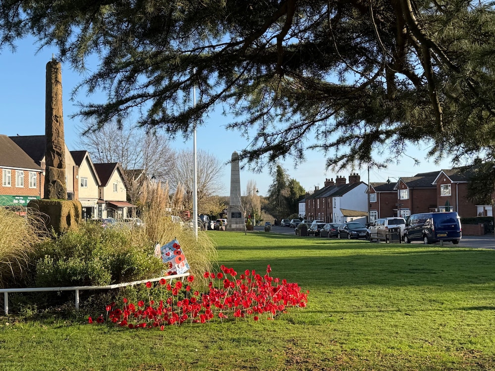 Meriden Apartment Retreat - Sleeps 7 - Near Nec